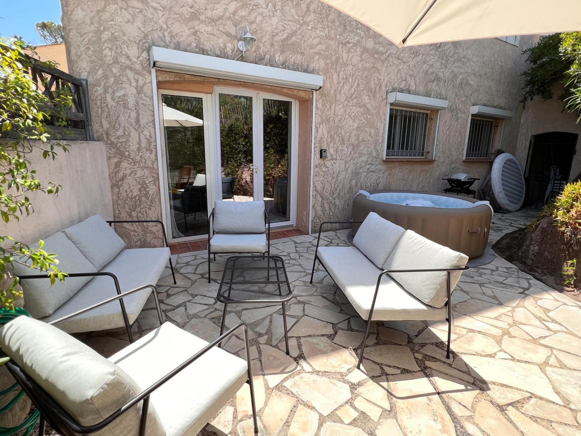 Simone, Appartement Maison, Quartier Calme, Grande Terrasse, Spa, Barbecue, 2 Chambres Фрежюс Экстерьер фото